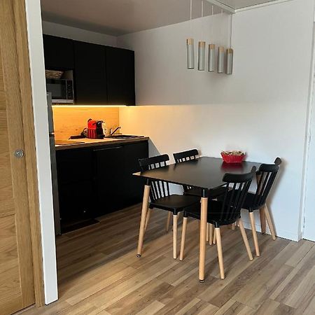Appartement De La Fontaine A La Tour Du Pin Hyper Centre Parking Prive المظهر الخارجي الصورة