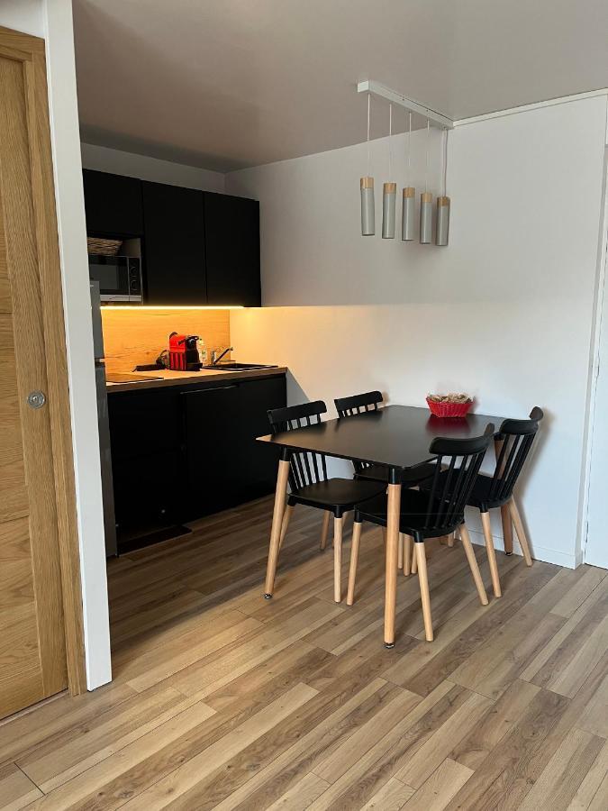 Appartement De La Fontaine A La Tour Du Pin Hyper Centre Parking Prive المظهر الخارجي الصورة