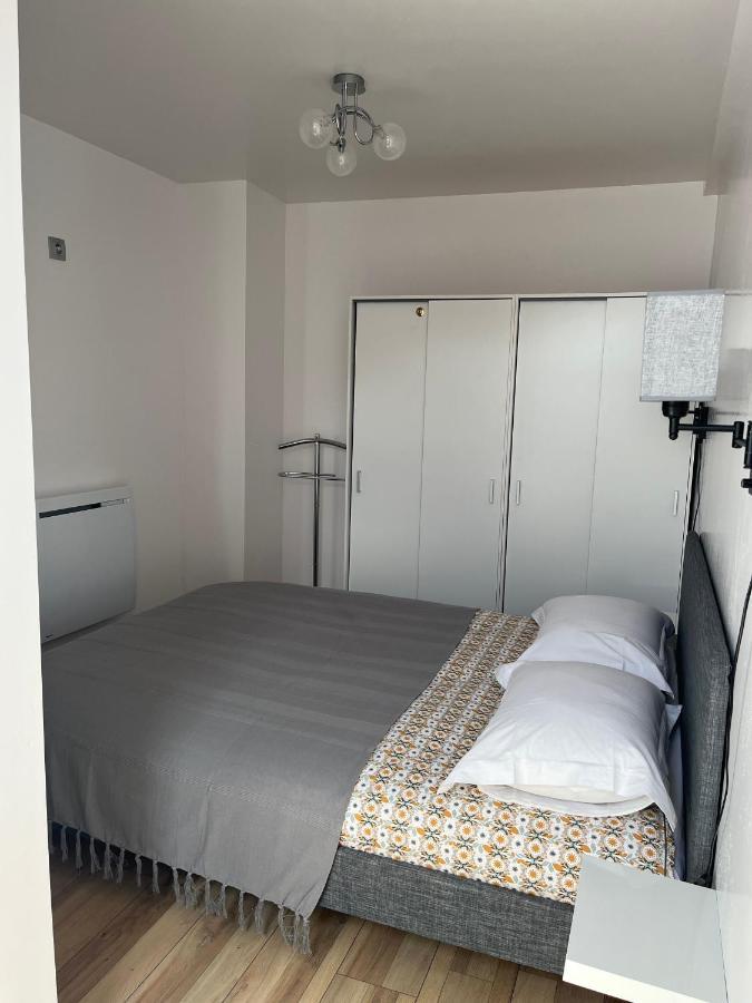 Appartement De La Fontaine A La Tour Du Pin Hyper Centre Parking Prive المظهر الخارجي الصورة